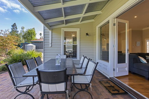 Grandview Accommodation - The Elm Tree Apartments - QLD Tourism 27