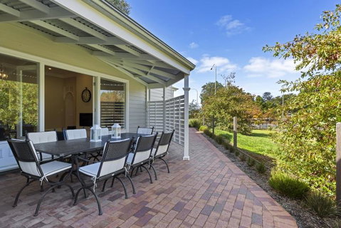 Grandview Accommodation - The Elm Tree Apartments - QLD Tourism 26