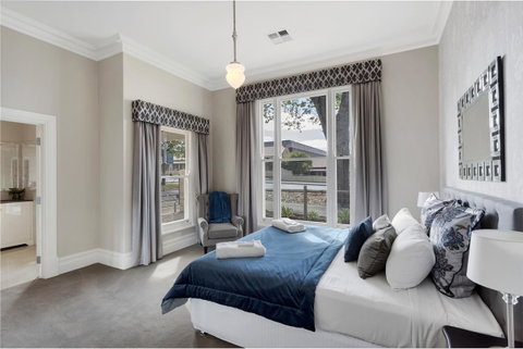 Grandview Accommodation - The Elm Tree Apartments - QLD Tourism 2