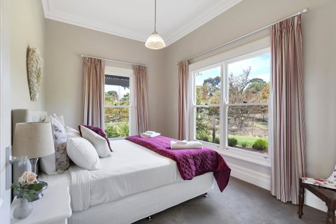 Grandview Accommodation - The Elm Tree Apartments - QLD Tourism 12
