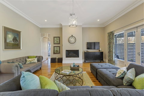 Grandview Accommodation - The Elm Tree Apartments - QLD Tourism 16
