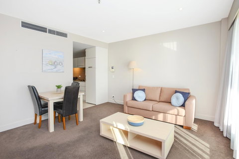 Pier Luxury Apartments - QLD Tourism 11
