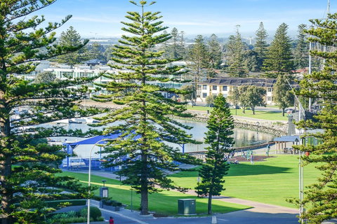 Pier Luxury Apartments - QLD Tourism 34