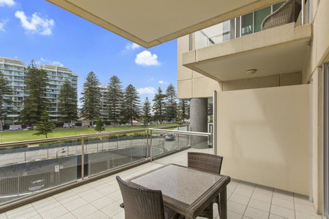 Pier Luxury Apartments - QLD Tourism 5
