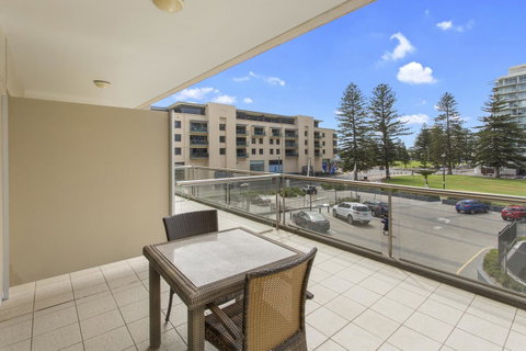 Pier Luxury Apartments - QLD Tourism 10