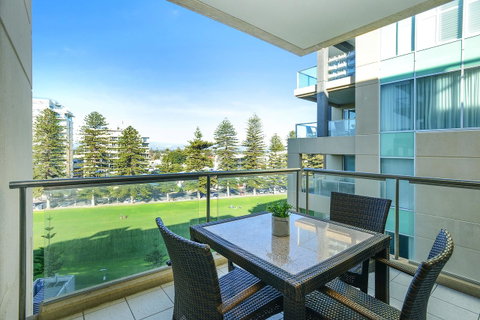 Pier Luxury Apartments - QLD Tourism 3