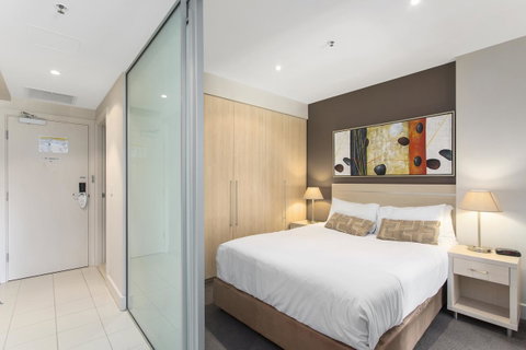 Pier Luxury Apartments - QLD Tourism 9