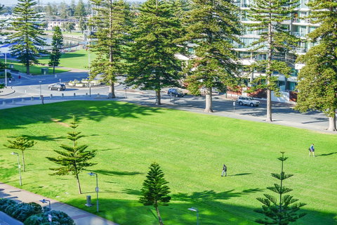 Pier Luxury Apartments - QLD Tourism 32