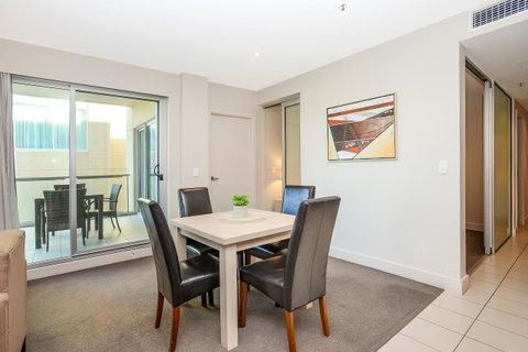 Pier Luxury Apartments - QLD Tourism 23