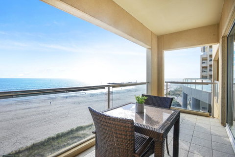 Pier Luxury Apartments - QLD Tourism 7