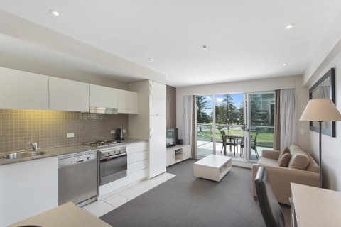 Pier Luxury Apartments - QLD Tourism 8