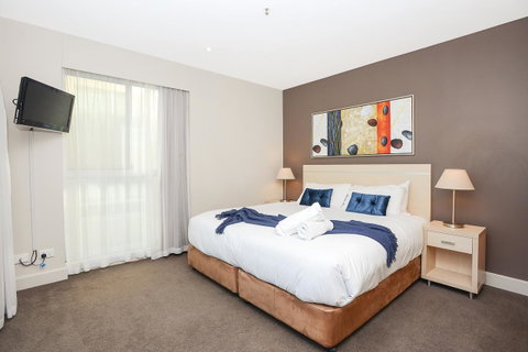 Pier Luxury Apartments - QLD Tourism 29