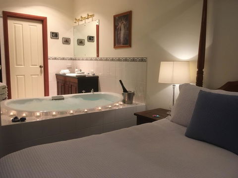 Wine And Roses Bed And Breakfast - QLD Tourism 23