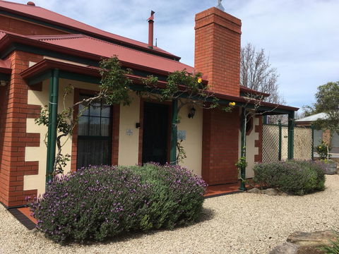 Wine And Roses Bed And Breakfast - QLD Tourism 14