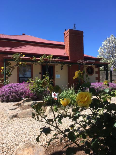 Wine And Roses Bed And Breakfast - QLD Tourism 6
