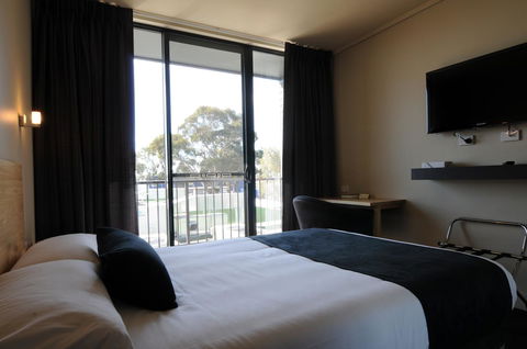 Mansfield Park Hotel - QLD Tourism 7