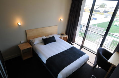 Mansfield Park Hotel - QLD Tourism 12