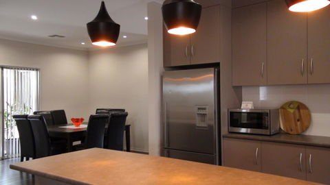 Casavino Luxury Villa - QLD Tourism 13