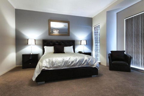 Casavino Luxury Villa - QLD Tourism 29