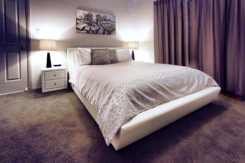 Casavino Luxury Villa - QLD Tourism 5