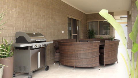 Casavino Luxury Villa - QLD Tourism 12