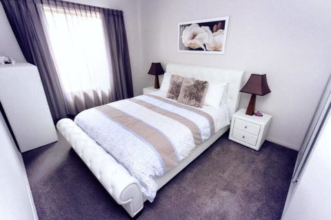 Casavino Luxury Villa - QLD Tourism 6