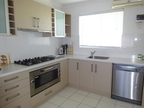 Selene Holiday Apartment @West Beach - QLD Tourism 16