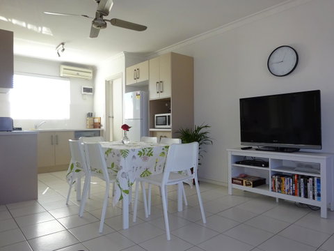 Selene Holiday Apartment @West Beach - QLD Tourism 9