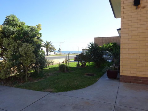 Selene Holiday Apartment @West Beach - QLD Tourism 30