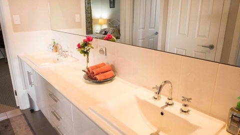 Rezare House Bed & Breakfast - QLD Tourism 21