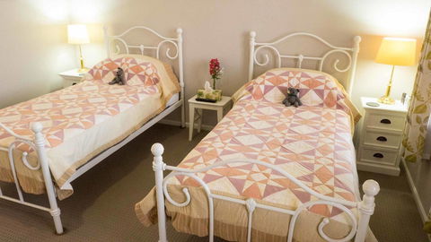 Rezare House Bed & Breakfast - QLD Tourism 7