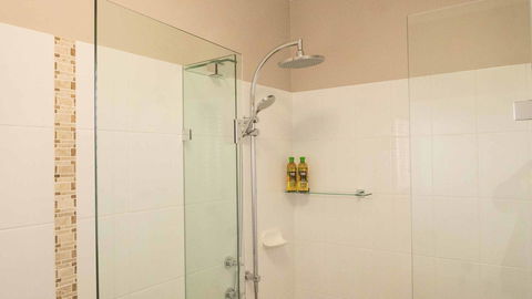 Rezare House Bed & Breakfast - QLD Tourism 24