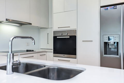 Breeze Beachfront Apartment - QLD Tourism 8