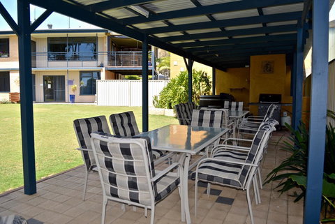 Longbeach Apartments - QLD Tourism 4