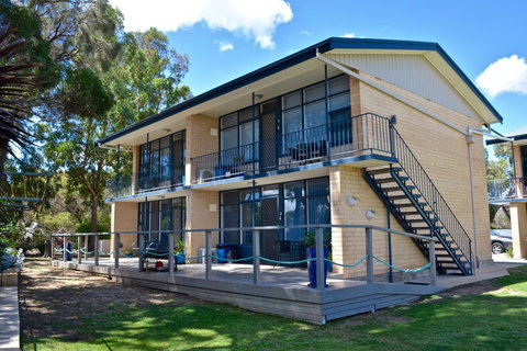 Longbeach Apartments - QLD Tourism 0