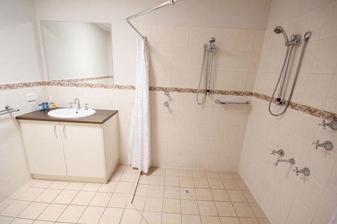 Port Vincent Motel & Apartments - QLD Tourism 3