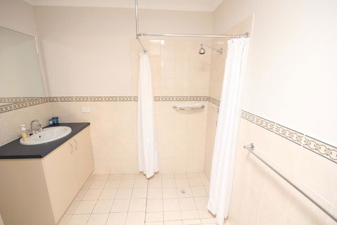 Port Vincent Motel & Apartments - QLD Tourism 12