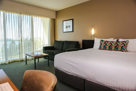Port Lincoln Hotel - QLD Tourism 9