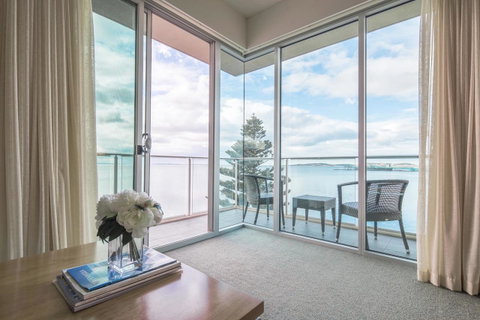 Port Lincoln Hotel - QLD Tourism 12