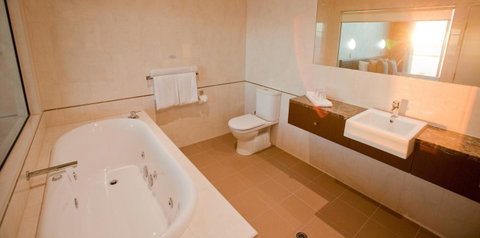 Port Lincoln Hotel - QLD Tourism 7