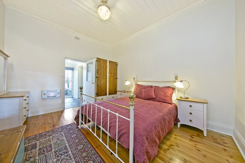 Vineyard Cottage BnB - QLD Tourism 2