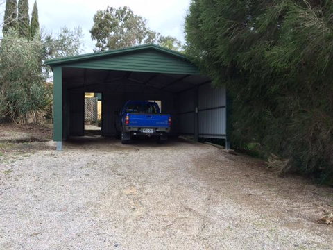 Vineyard Cottage BnB - QLD Tourism 13