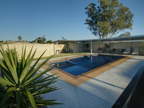 DBJ Holiday Units - Queensland Tourism 2