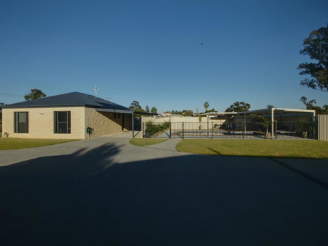 DBJ Holiday Units - Queensland Tourism 1