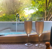 Adelaide Hills Retreats - QLD Tourism