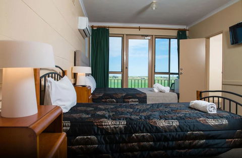 Tailem Bend Riverside Hotel - Queensland Tourism 1