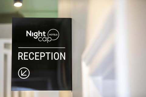 Nightcap At Exeter Hotel - QLD Tourism 13