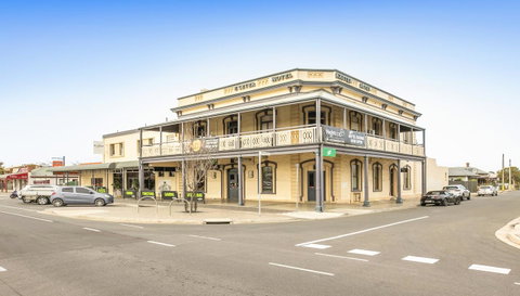 Nightcap At Exeter Hotel - QLD Tourism 4