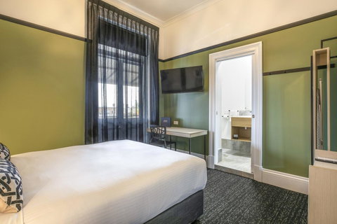 Nightcap At Exeter Hotel - QLD Tourism 24