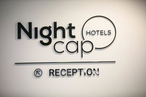 Nightcap At Exeter Hotel - QLD Tourism 9